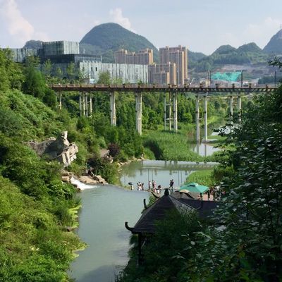 六盤水,別稱中國(guó)涼都。明湖一線天